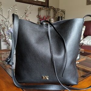 MK Junie Messenger Black